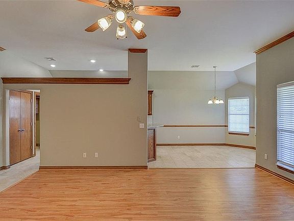 4th image of 1309 SW 124th St