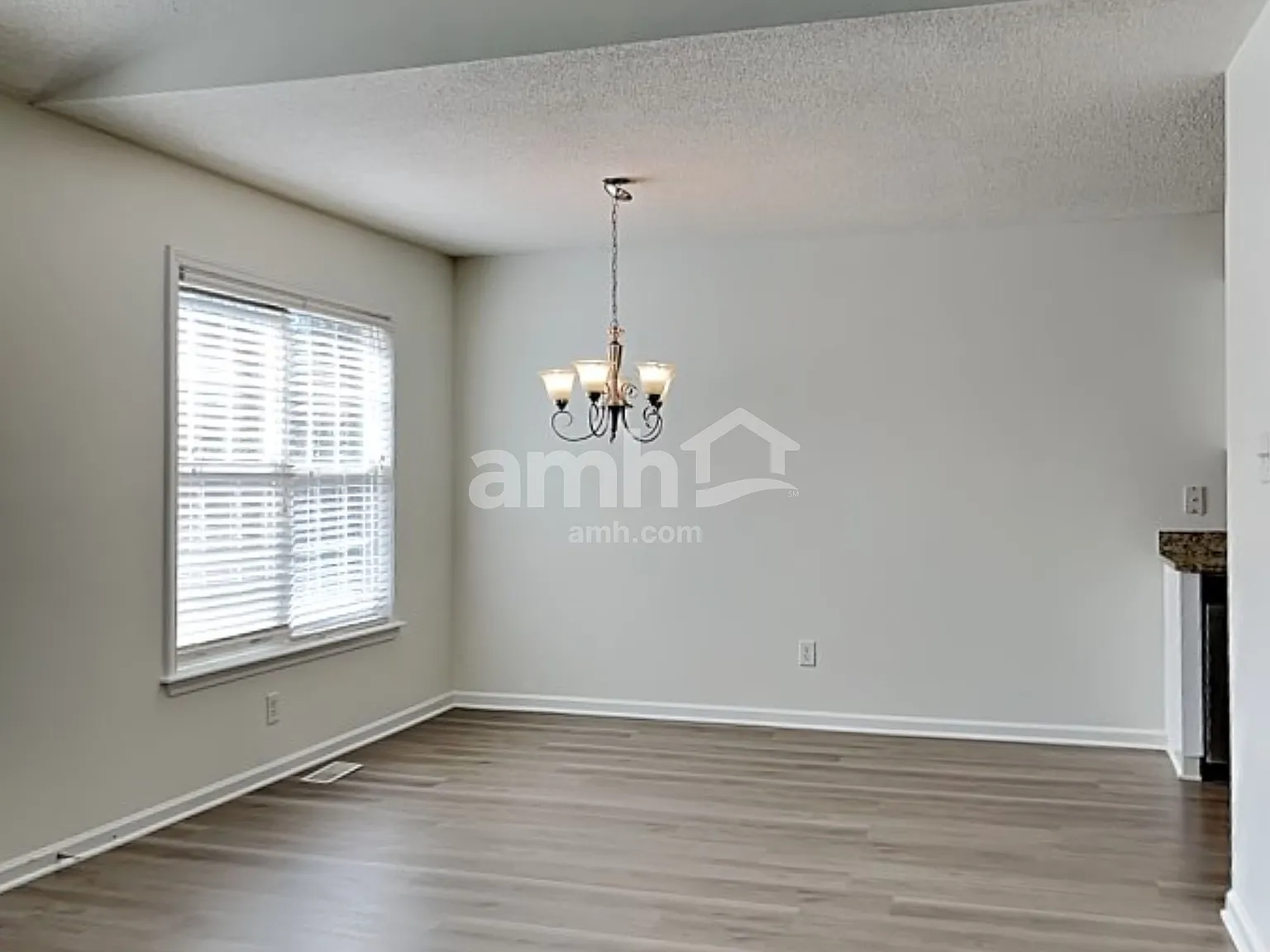 3 bed, 2.0 bath, 1550 sqft, $1,915 — Photo 4