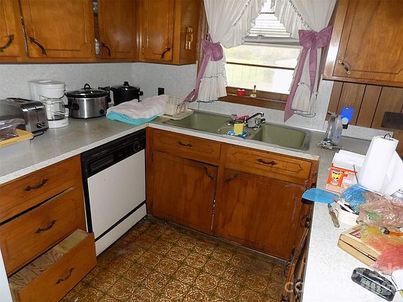 5th image of 2605 Lowell Rd