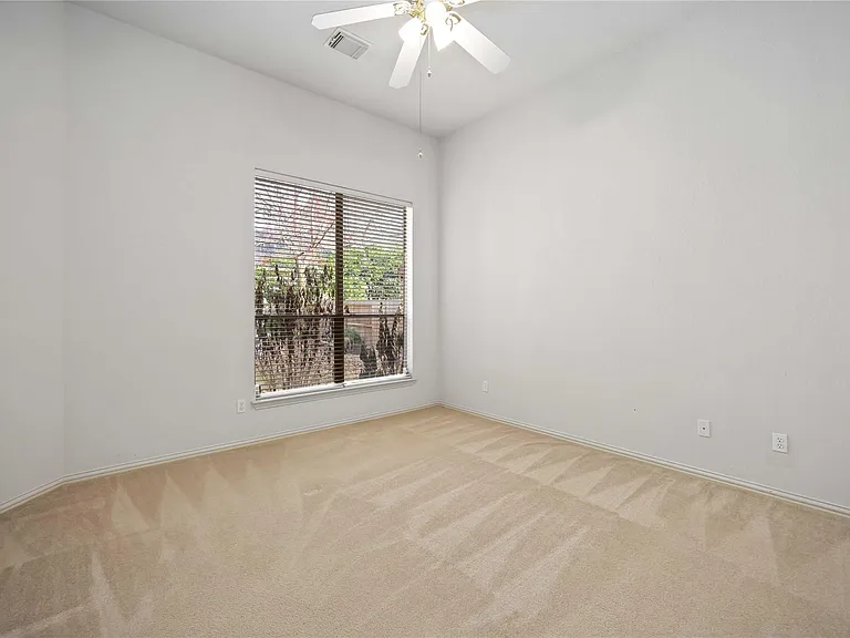 102 W Racing Cloud Ct — Photo 7