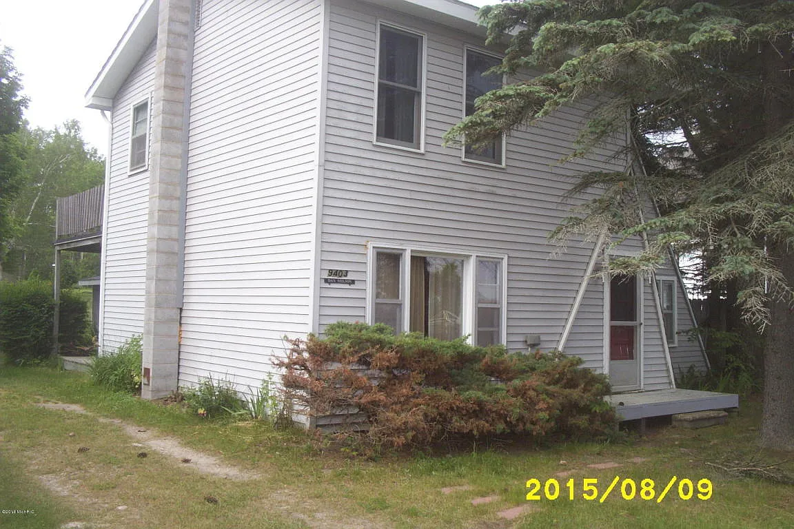 9403 S Lake Dr photo 1