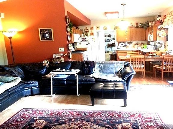 5th image of 350 Dorchester Ln