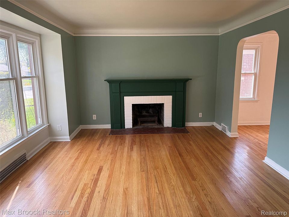 23021 Tulane Ave, photo 3