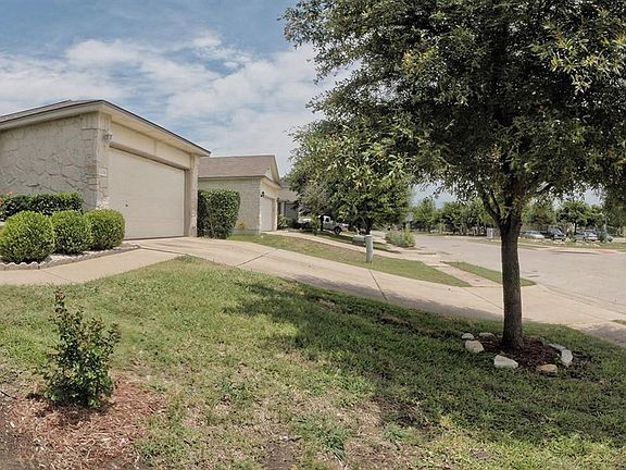 4th image of 1608 Mentone Dr