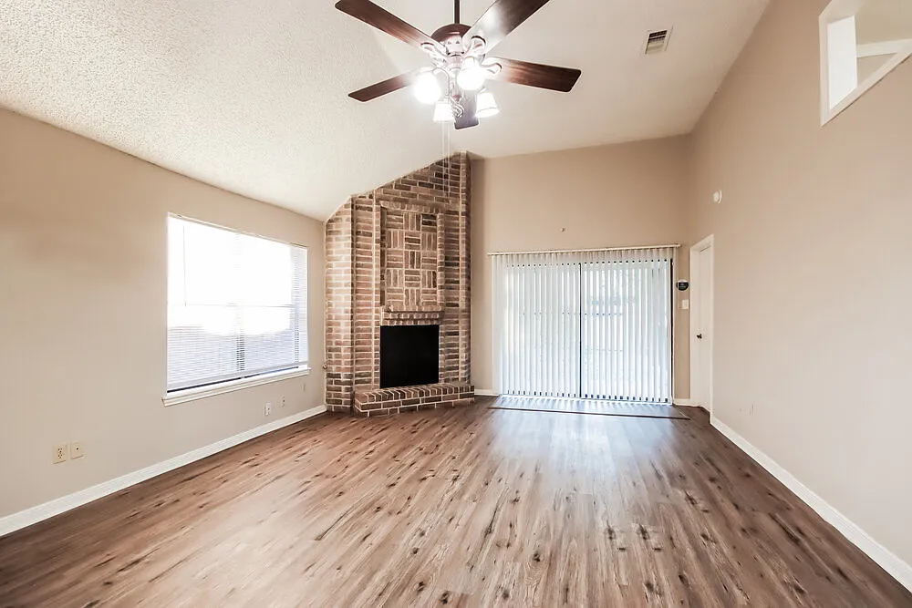 3 bed, 2.0 bath, 1475 sqft, $1,725 — Photo 3