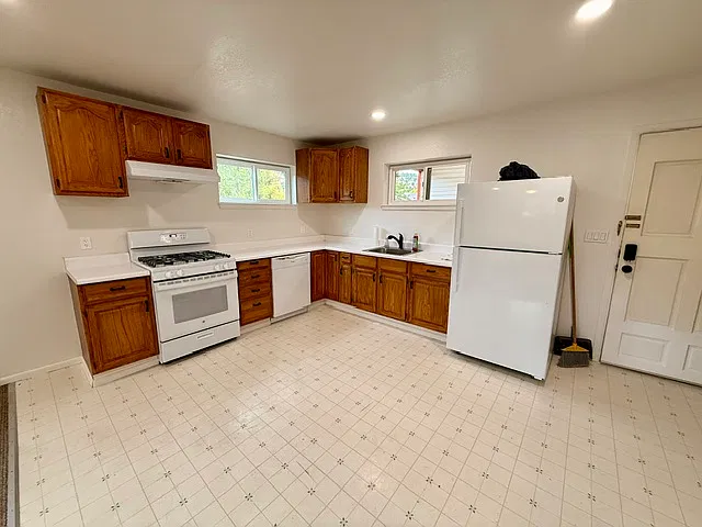 1 bed, 986 sqft, $1,200 — Photo 3