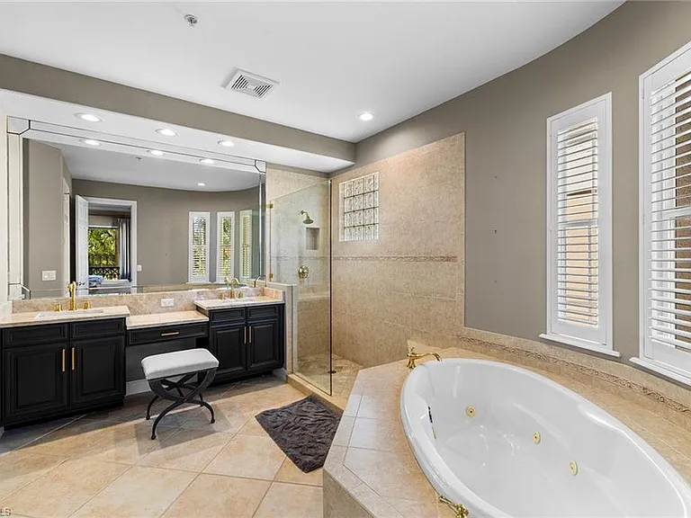 2864 Tiburon Blvd E #102 — Photo 21