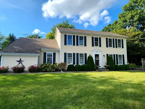 68 Winthrop New Rd, Sugar Grove, IL 60554