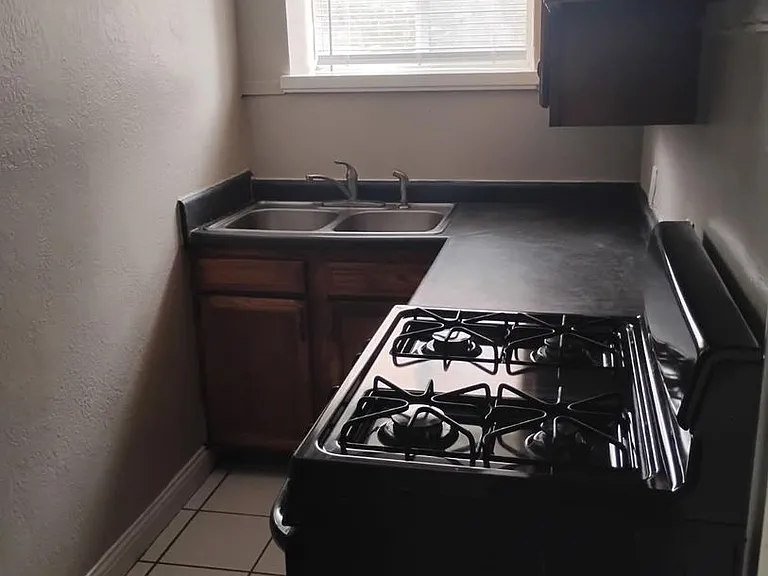 Hoagland Apartments — Photo 9