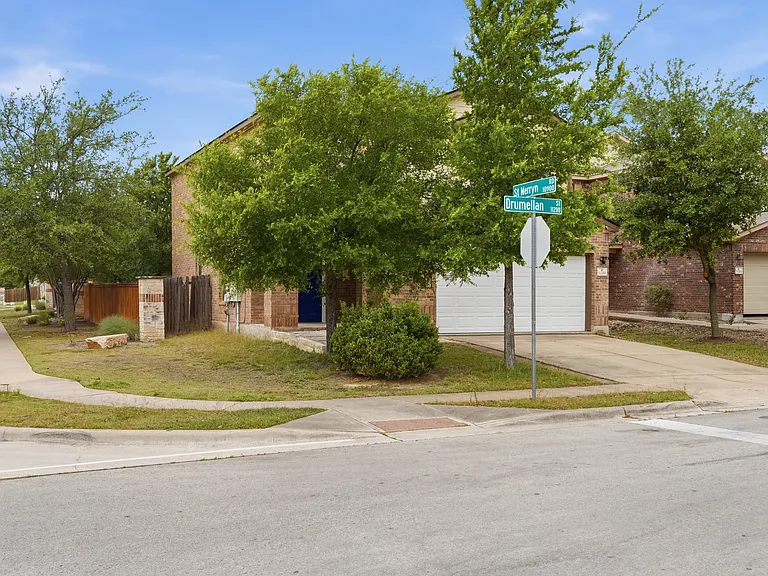 11200 Drumellan St — Photo 66