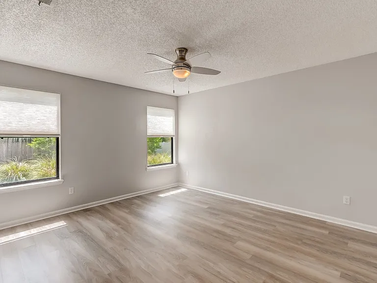 2406 Pirates Bay Dr — Photo 21