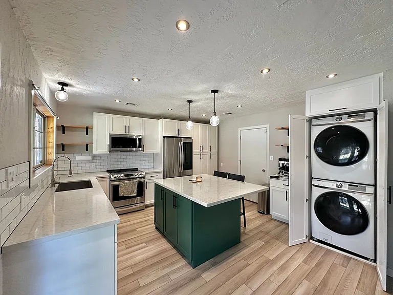 4720 NE Macarthur Cir — Photo 11