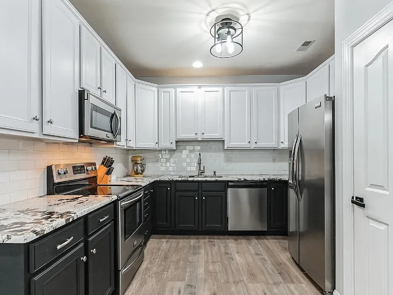 1324 W Chester Park #115 — Photo 1