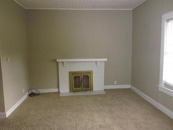 5th image of 302 Leslie Ave