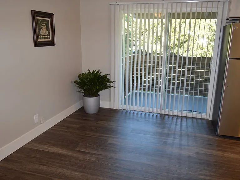 Los Altos Court — Photo 18