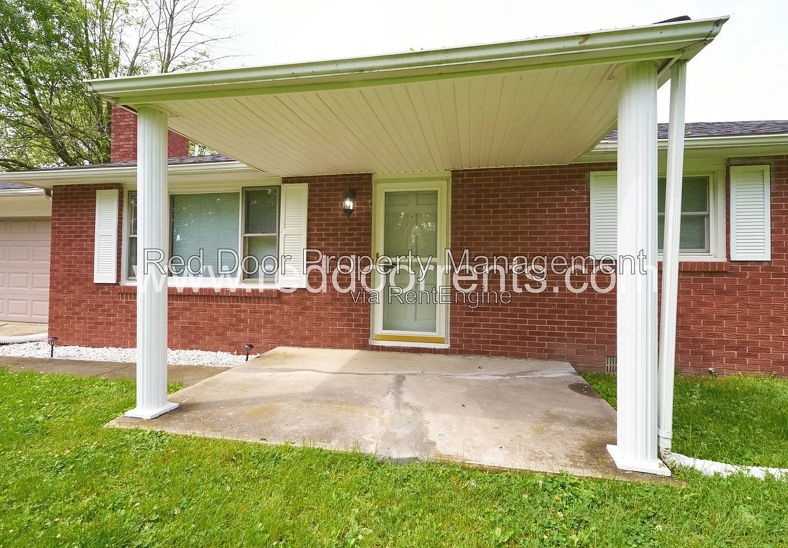 3 bed, 1.0 bath, 1305 sqft, $1,595 — Photo 2