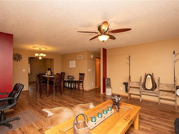 3rd image of 505 W Meadow Dr