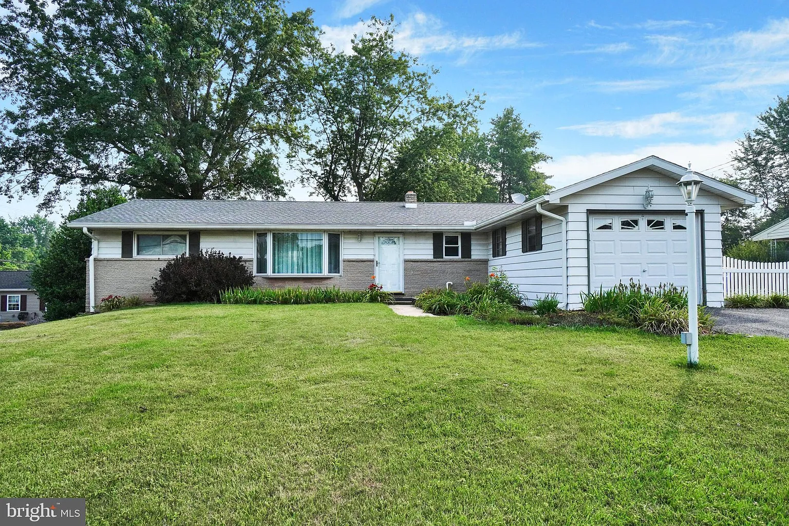 2881 Anita Dr photo 1