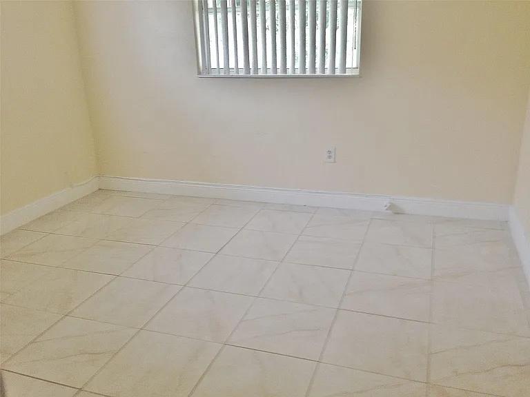 7510 NW 23rd St — Photo 9