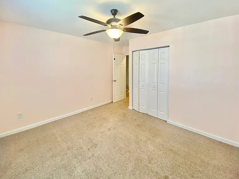 102 Petworth Dr — Photo 16