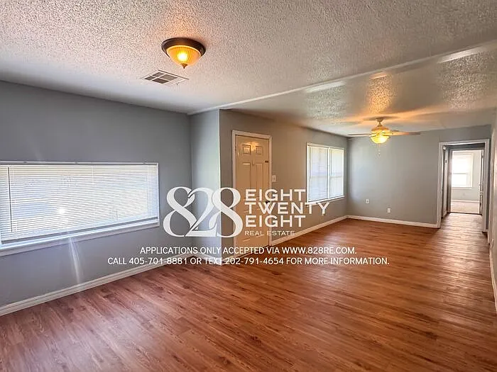 1004 Holly Dr — Photo 6