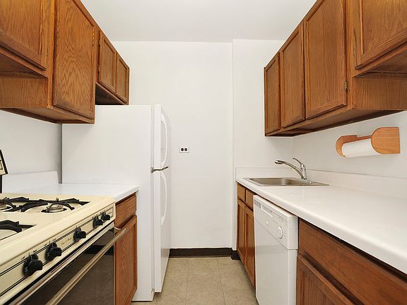 3rd image of 77 Bleecker St APT 622