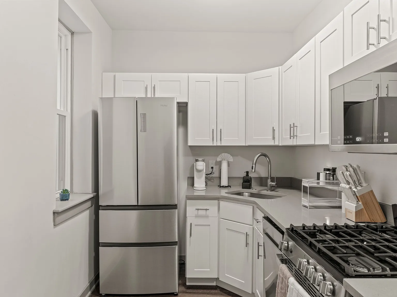 One Bedroom Apartment in University City — Photo 3