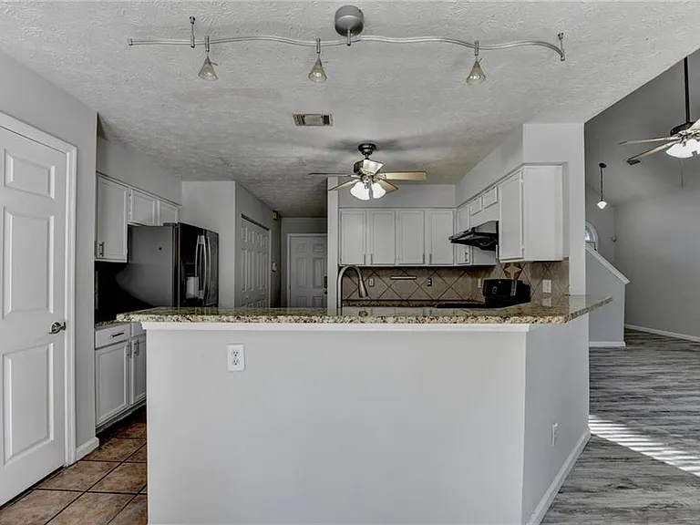 1112 Ashbury Dr — Photo 22