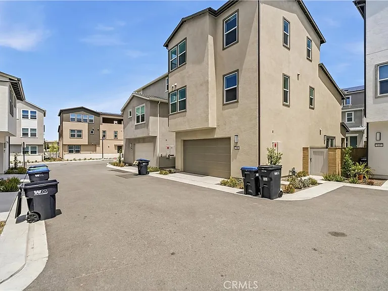 208 Yerba — Photo 46