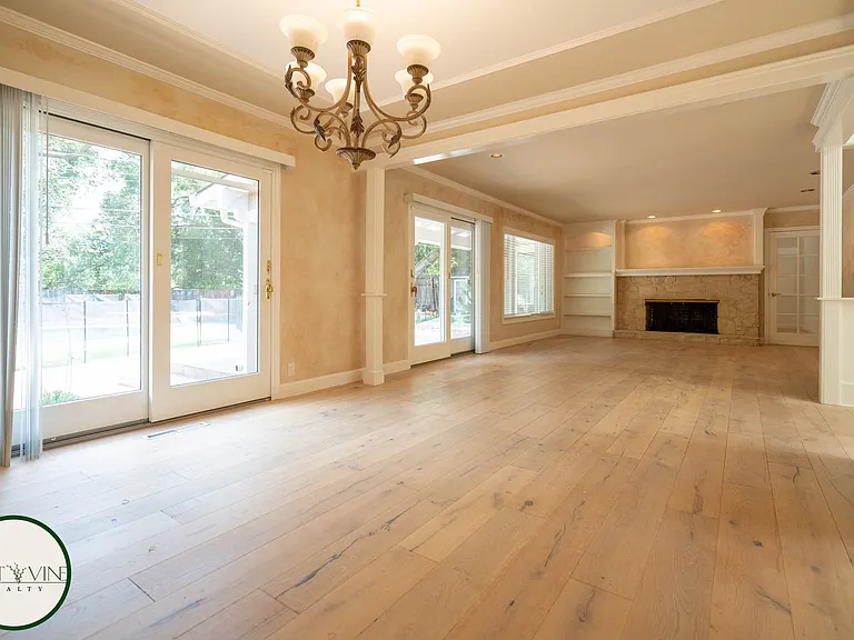 1492 Walbrook Dr — Photo 5