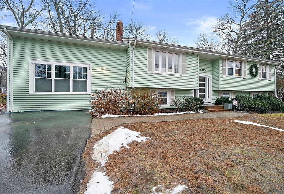 1st image of 26 Sun Valley Dr