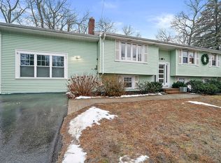 26 Sun Valley Dr, Braintree, MA 02184