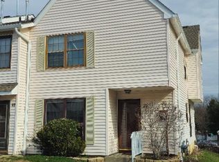 20 King Charles Ct, Englishtown, NJ 07726