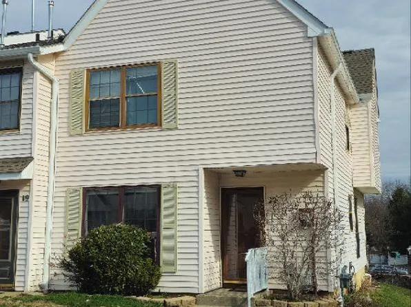 20 King Charles Ct, Englishtown, NJ 07726