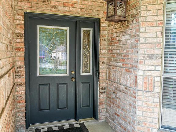 5th image of 618 Whiteoak Ln