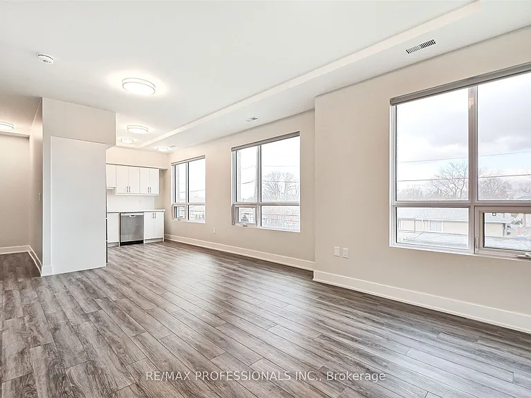 62 Dixfield Dr #140 — Photo 5
