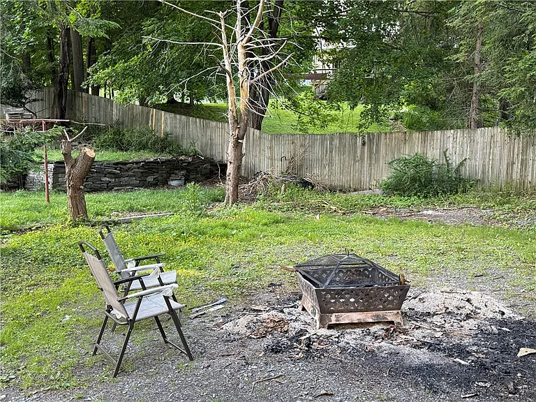 31 Cedar St — Photo 8