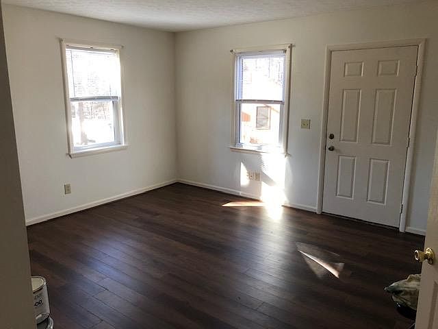 1st image of 146 Longwood Pl #103