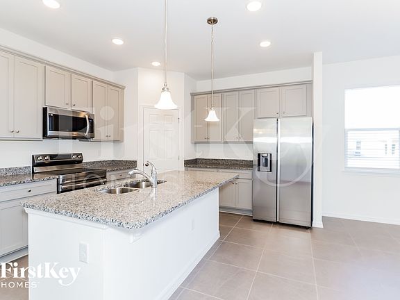 5th image of 544 Crown Rose Dr