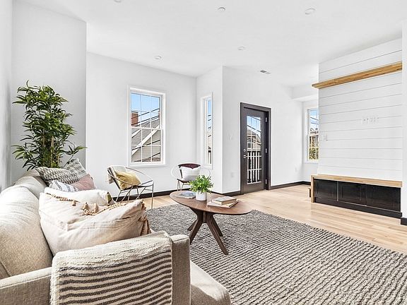 3rd image of 14 Carlton St #C