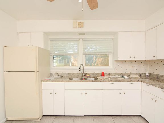 2nd image of 3858 N Sawyer Ave #2