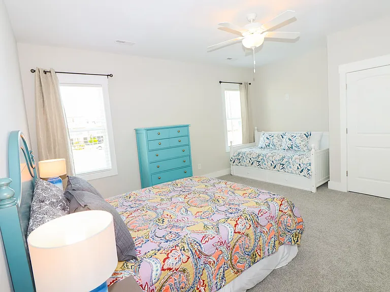 817 N New River Dr #A — Photo 10