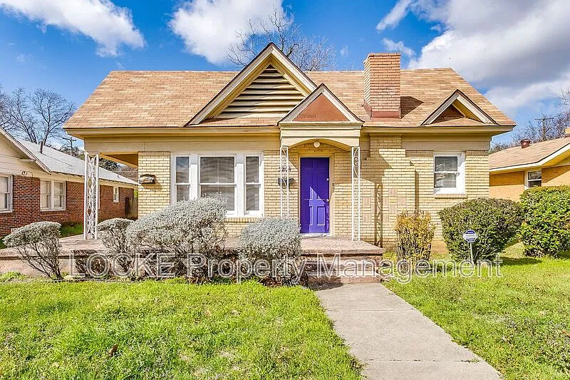 3204 Rogers Ave