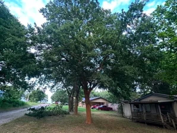 200 E Locust St, Celeste, TX 75423