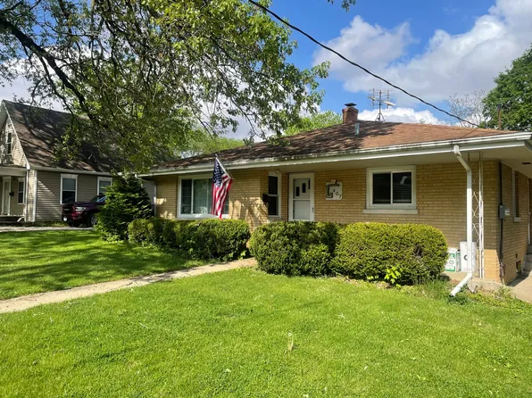 407 N Main St, Eureka, IL 61530