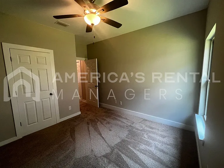 822 Temple St — Photo 14