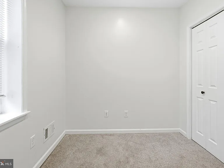 2302 Mount Royal Ter — Photo 12