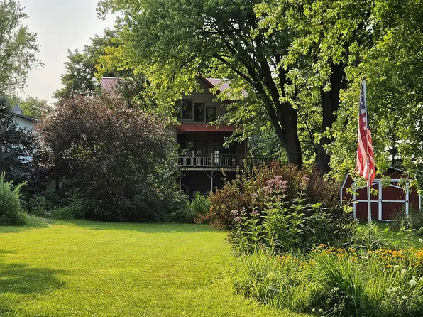 1374 Park Rd, Waukon, IA 52172