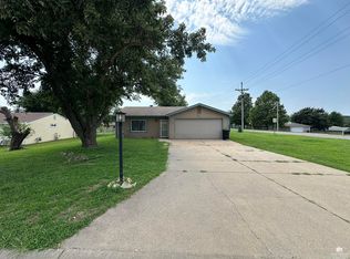 328 Shetland Cir, Ogden, KS 66517