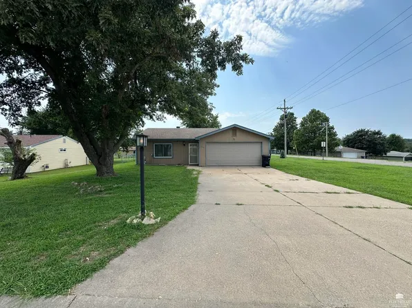 328 Shetland Cir, Ogden, KS 66517